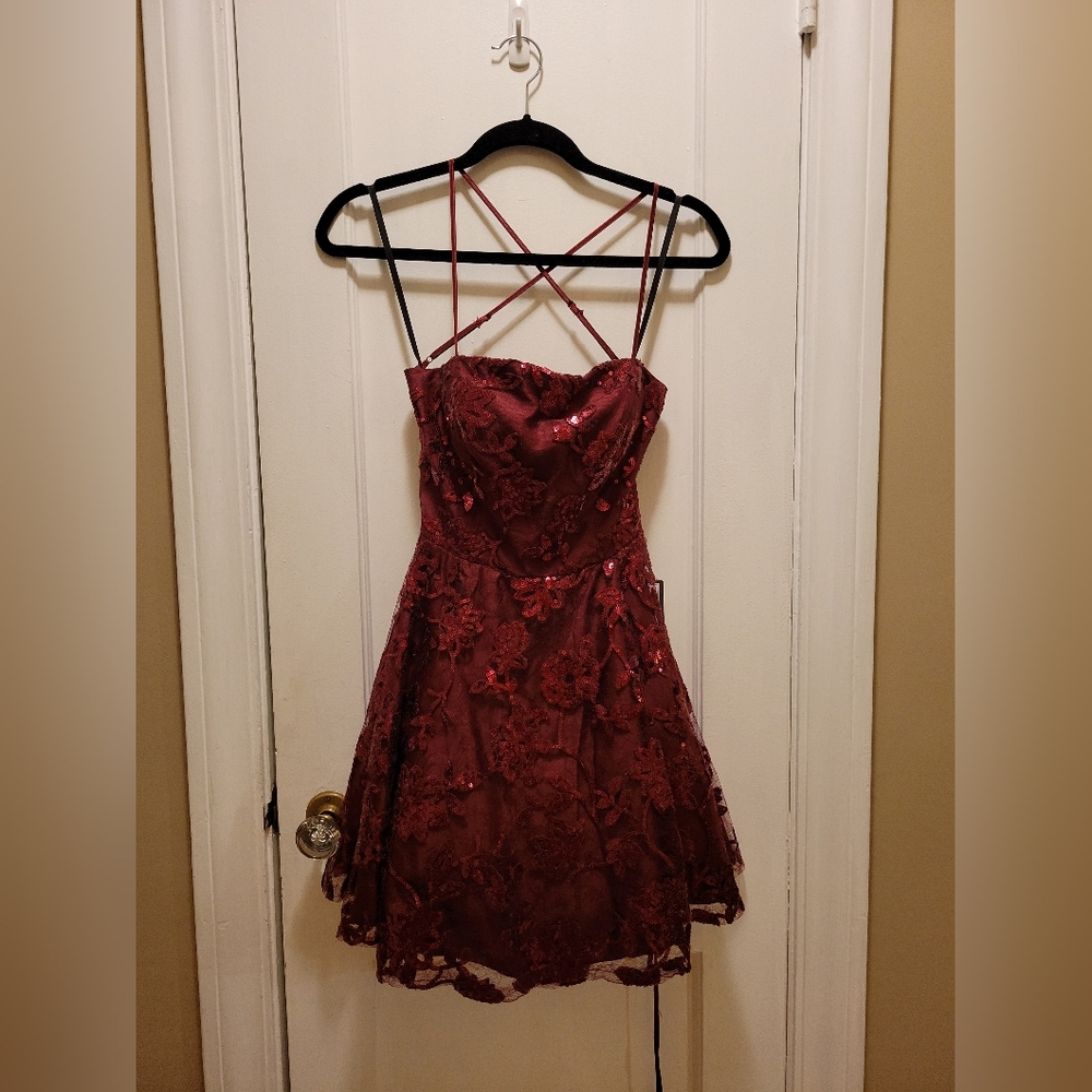 B. Darlin Macy's Dark Red Short Prom Dress Size 3/4 NWT